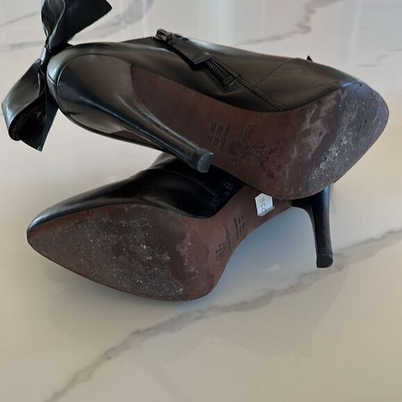 Vera Wang Black Leather Booties with Bow - Picture 4 of 5
